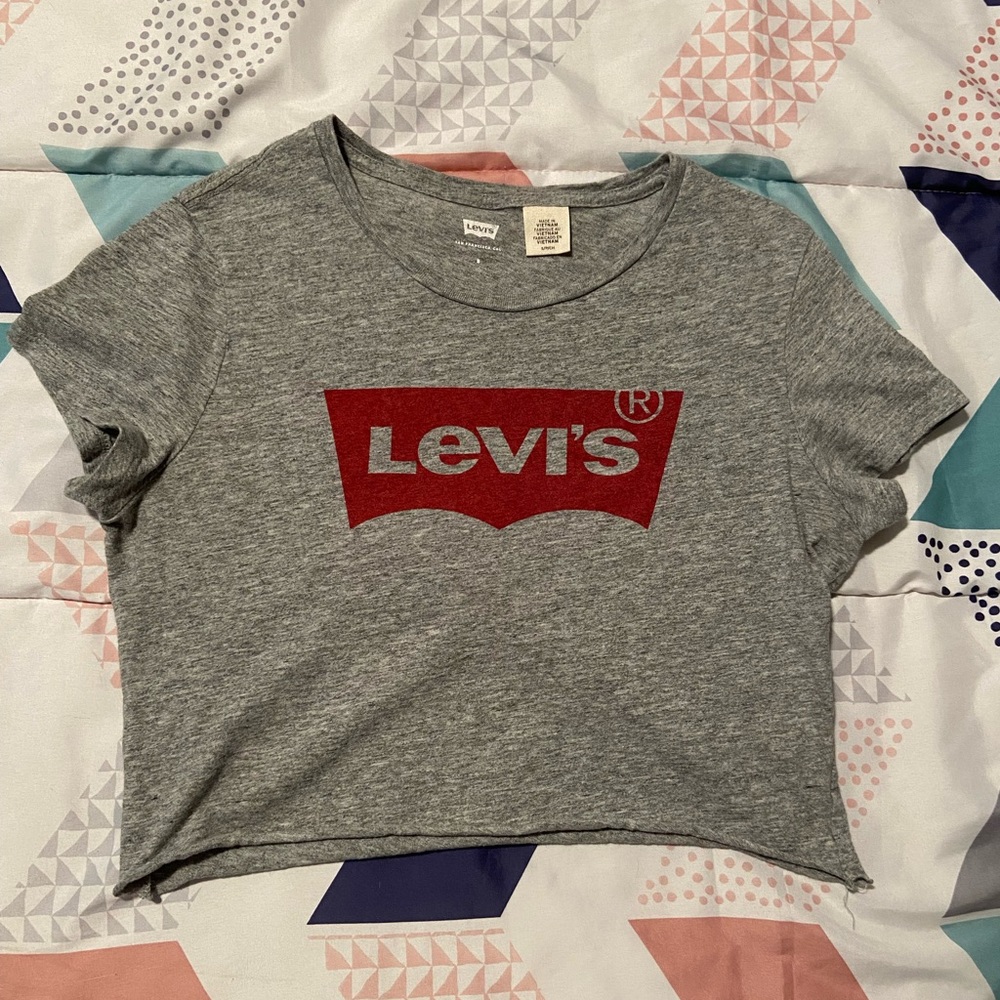 Cropped Levi’s T-Shirt